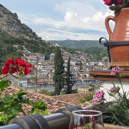 Oda E Skulptorit-Unesco Quarter Berat Kültér fotó