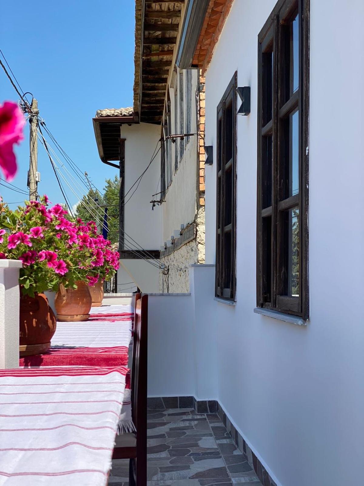 Oda E Skulptorit-Unesco Quarter Berat Kültér fotó