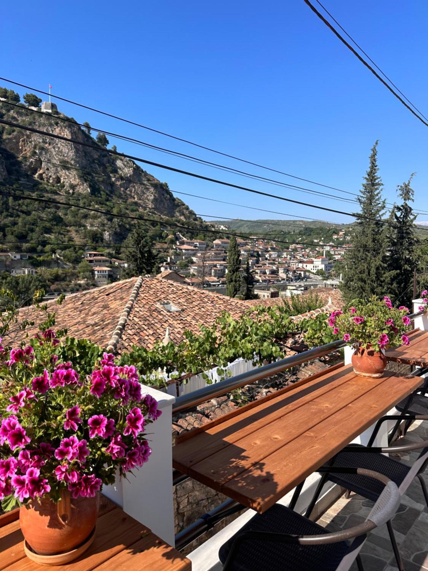 Oda E Skulptorit-Unesco Quarter Berat Kültér fotó