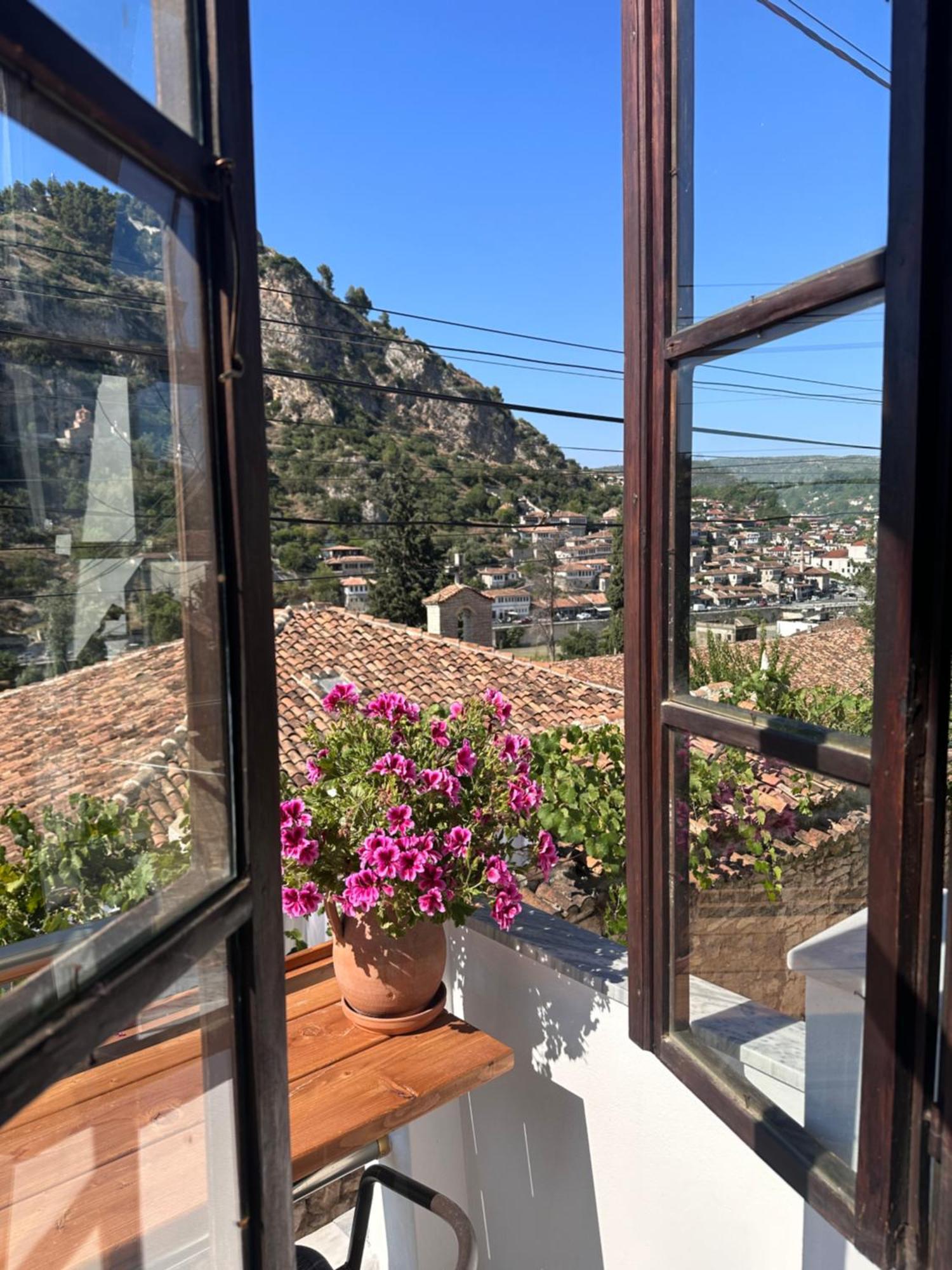 Oda E Skulptorit-Unesco Quarter Berat Kültér fotó