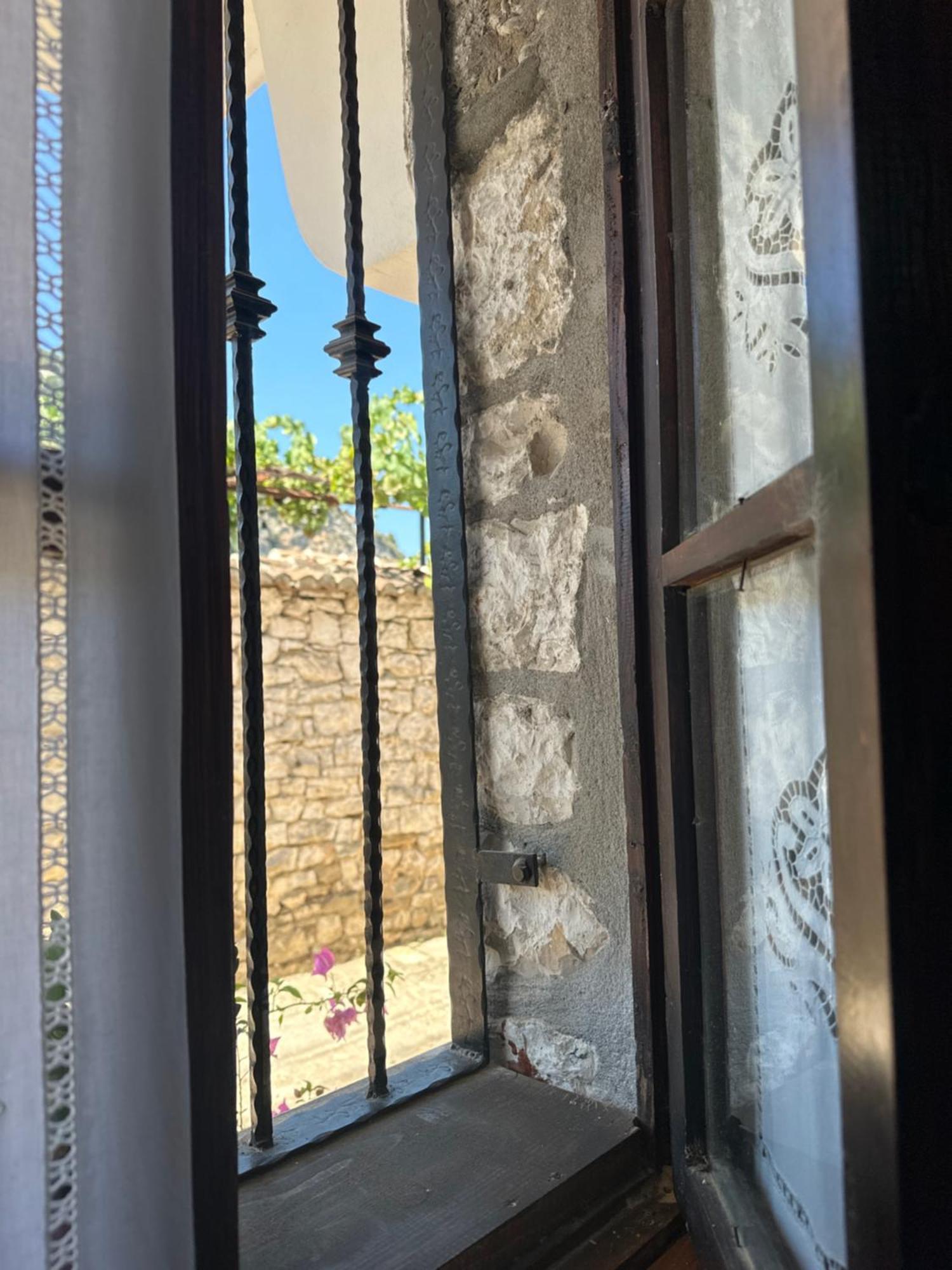 Oda E Skulptorit-Unesco Quarter Berat Kültér fotó