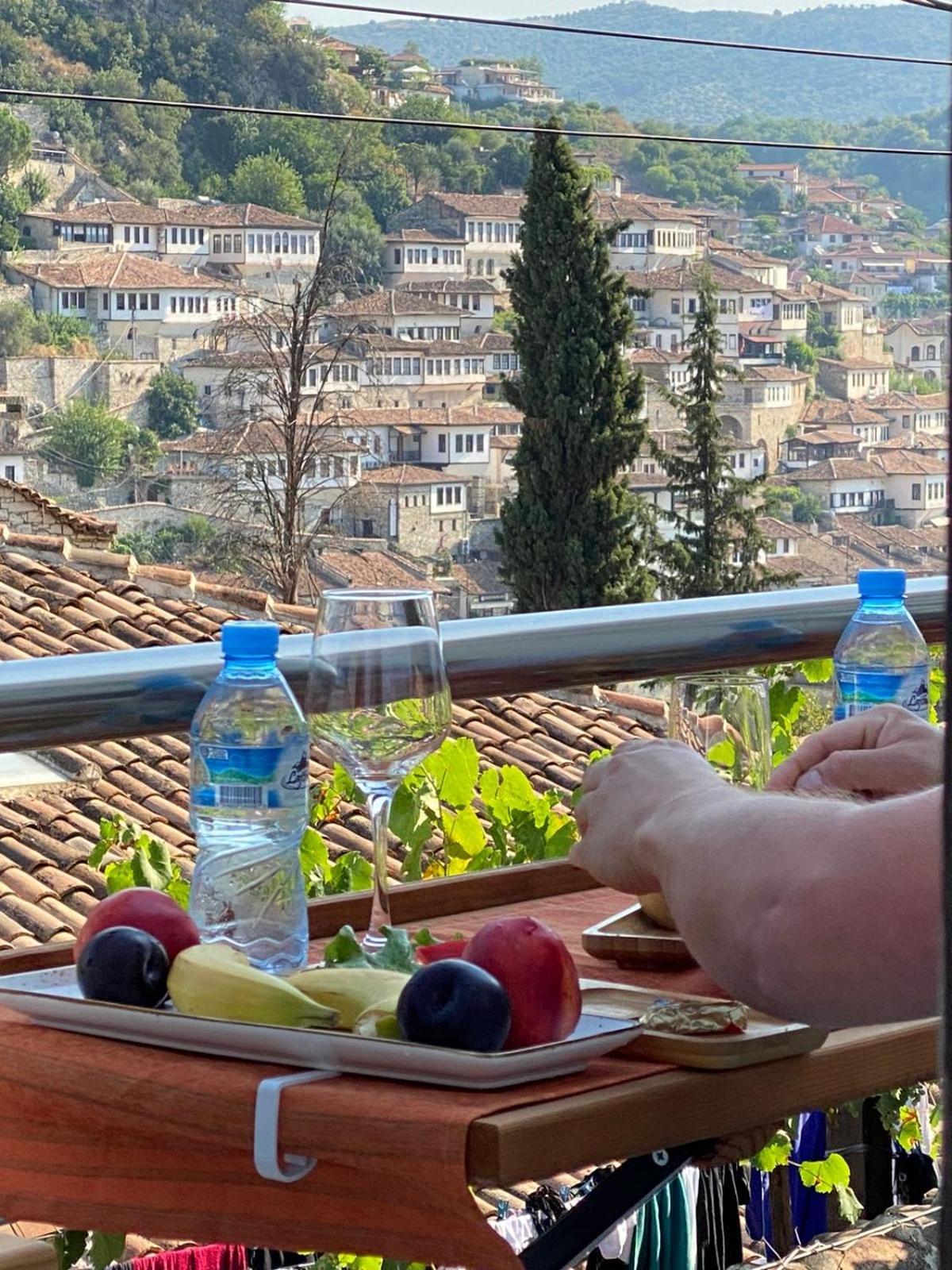 Oda E Skulptorit-Unesco Quarter Berat Kültér fotó