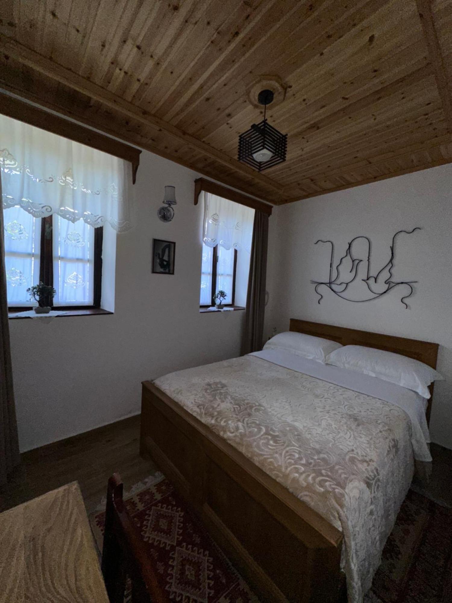 Oda E Skulptorit-Unesco Quarter Berat Kültér fotó