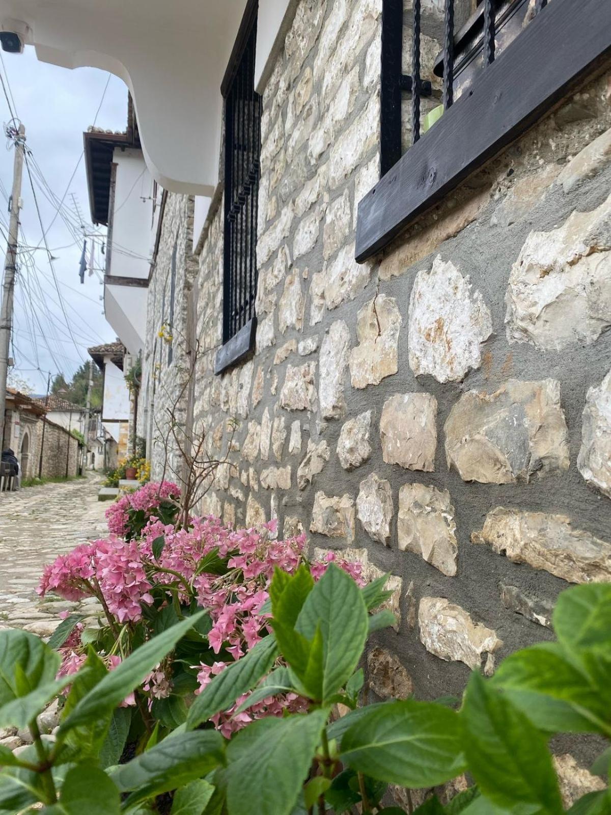 Oda E Skulptorit-Unesco Quarter Berat Kültér fotó