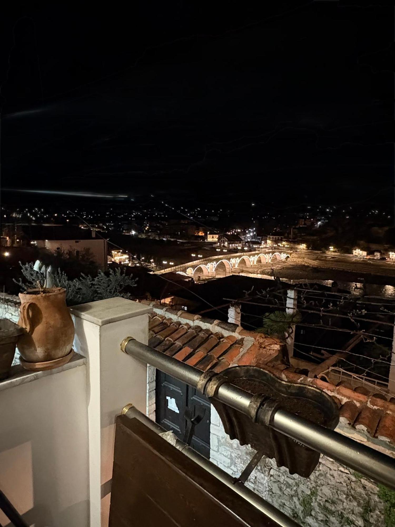 Oda E Skulptorit-Unesco Quarter Berat Kültér fotó
