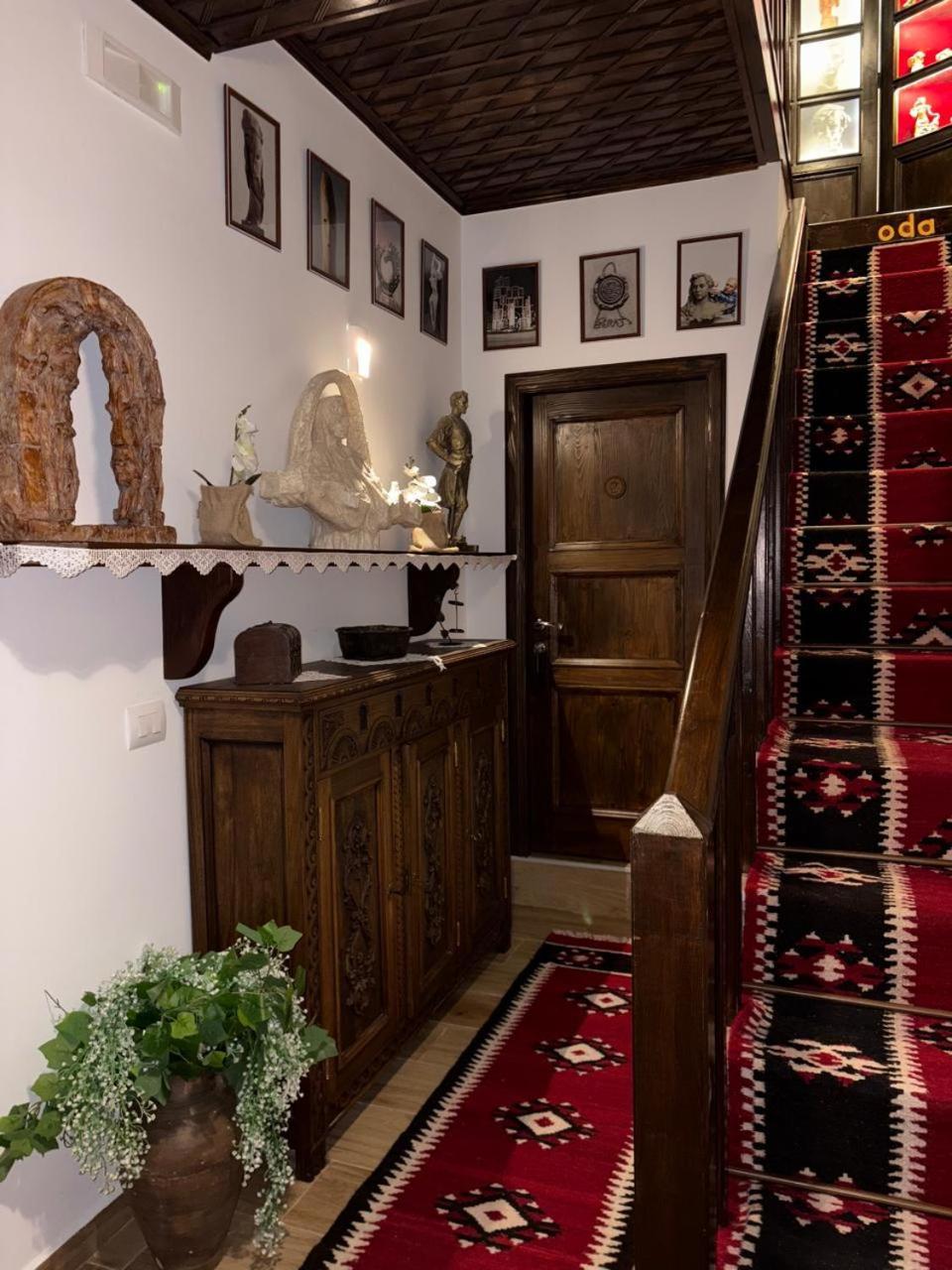 Oda E Skulptorit-Unesco Quarter Berat Kültér fotó