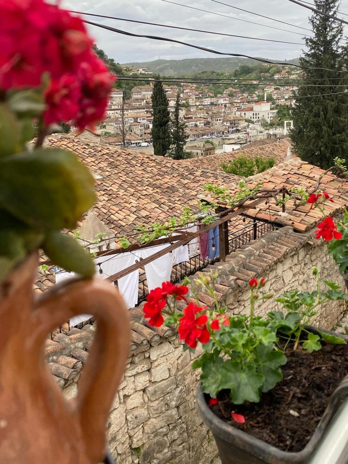 Oda E Skulptorit-Unesco Quarter Berat Kültér fotó