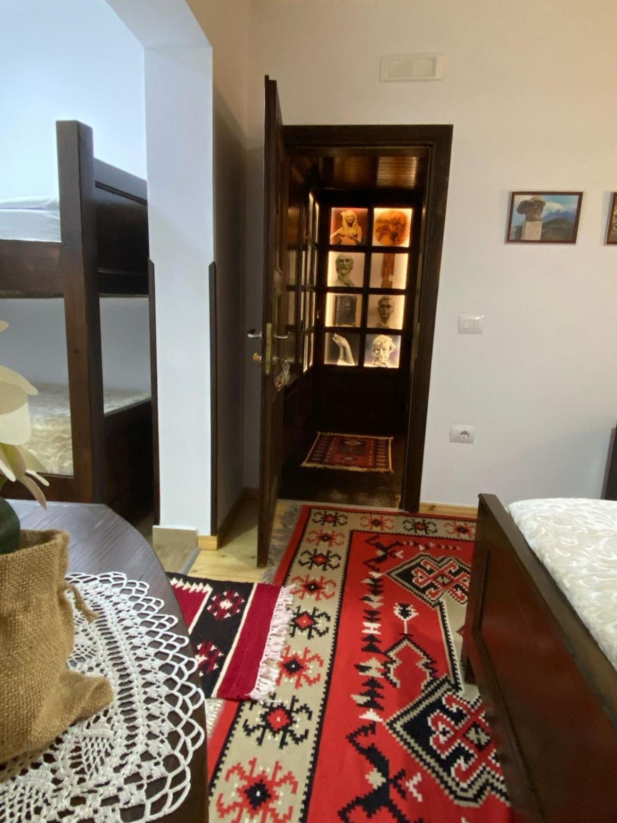 Oda E Skulptorit-Unesco Quarter Berat Kültér fotó