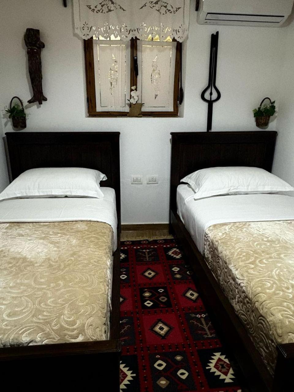 Oda E Skulptorit-Unesco Quarter Berat Kültér fotó