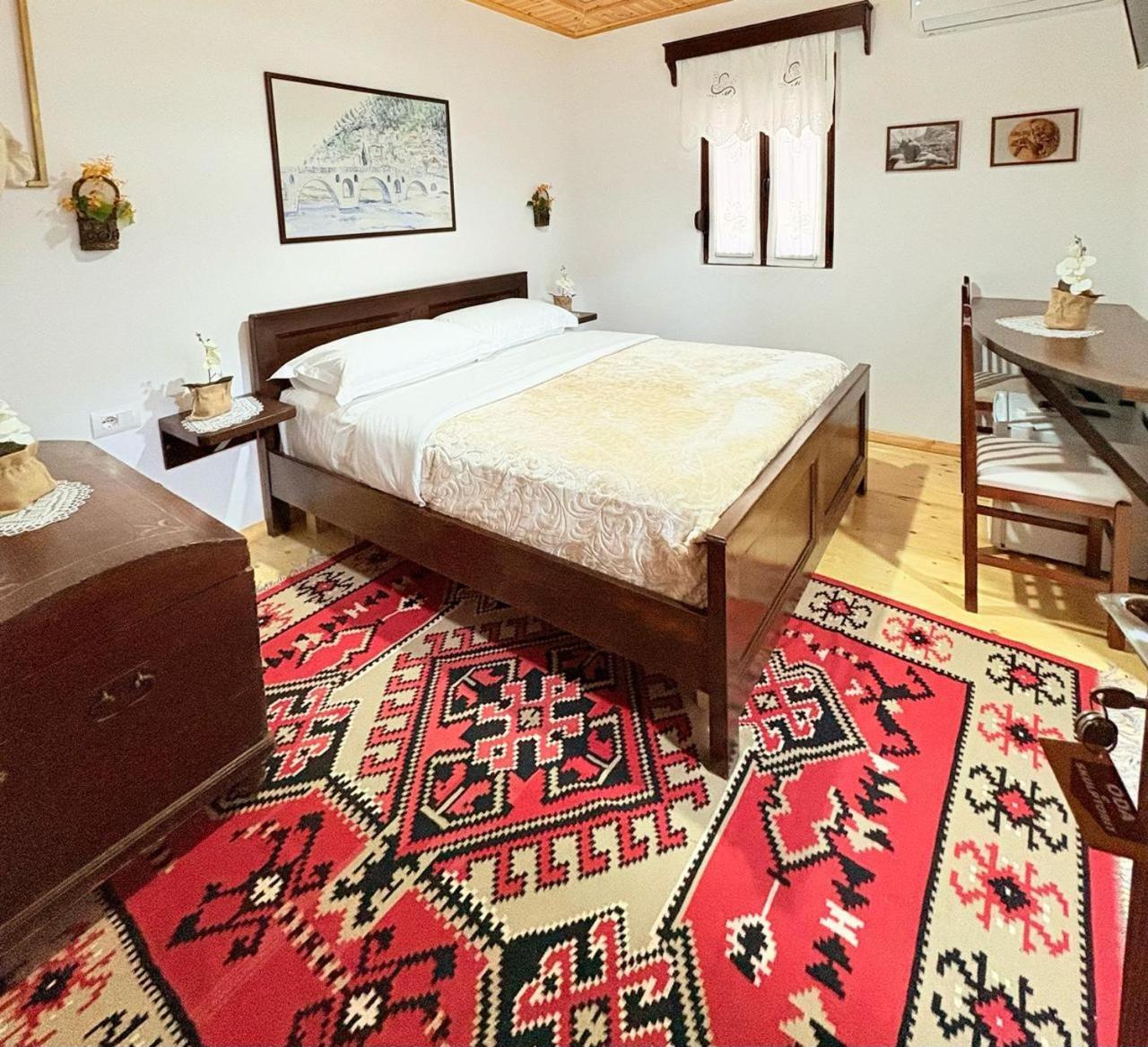 Oda E Skulptorit-Unesco Quarter Berat Kültér fotó