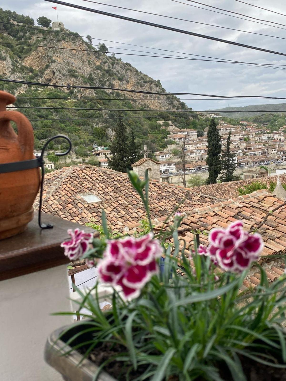 Oda E Skulptorit-Unesco Quarter Berat Kültér fotó