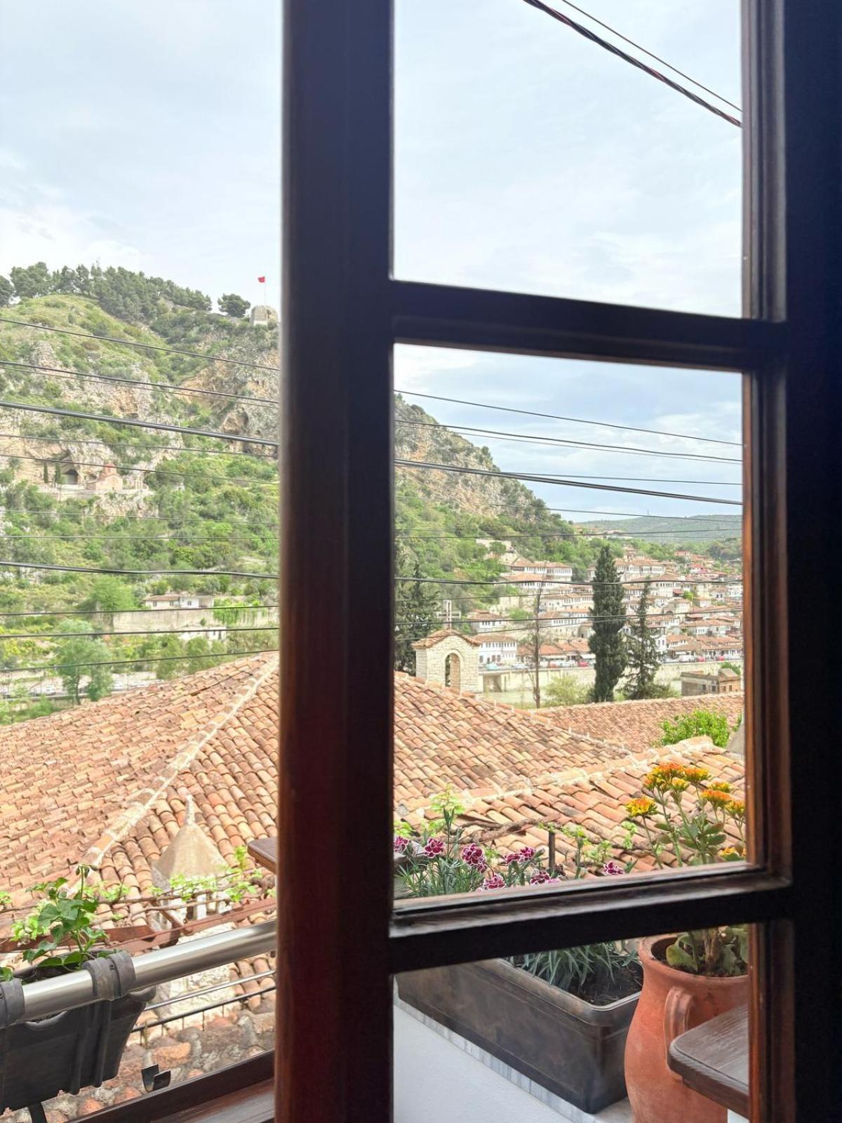 Oda E Skulptorit-Unesco Quarter Berat Kültér fotó