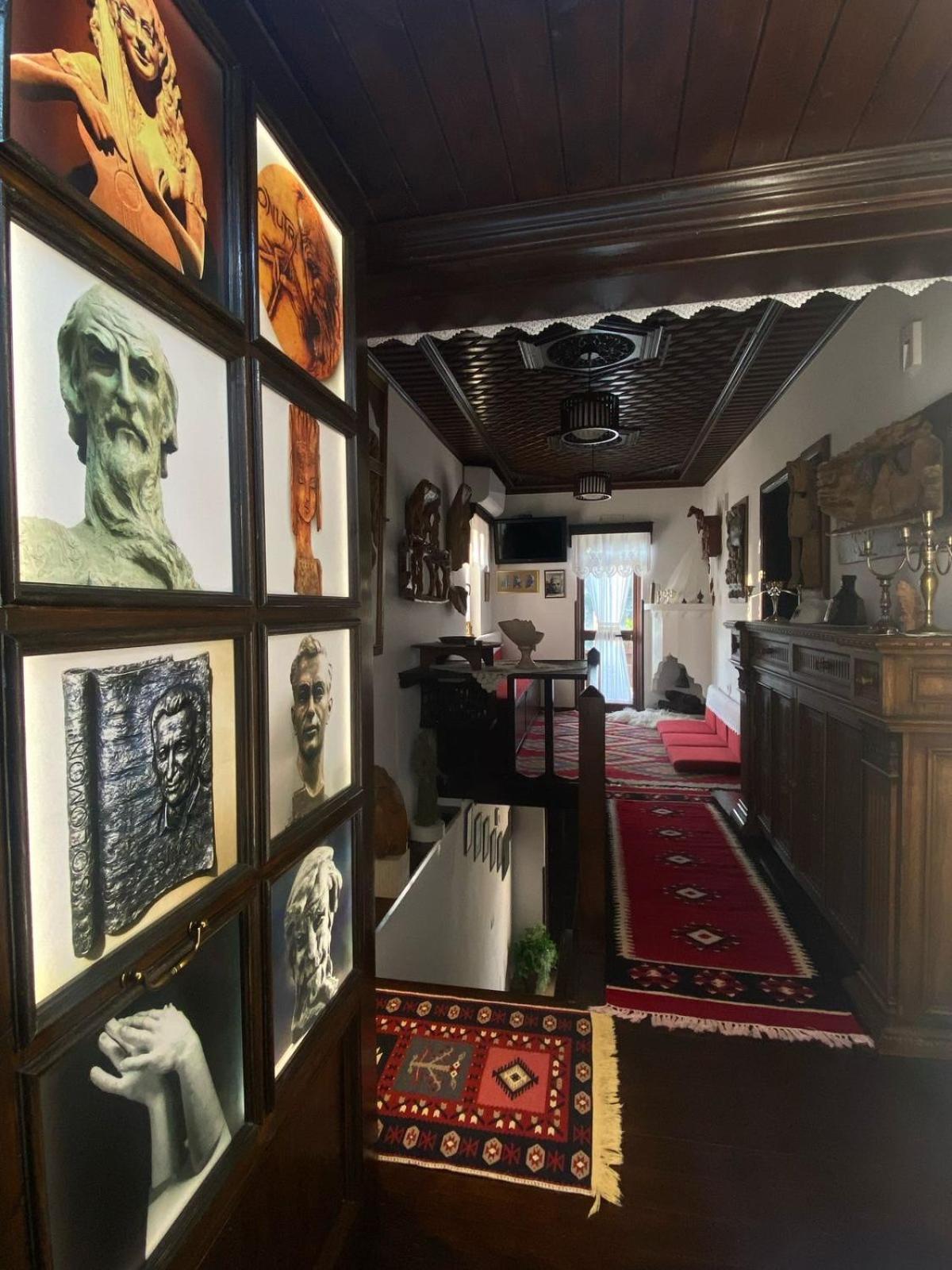 Oda E Skulptorit-Unesco Quarter Berat Kültér fotó